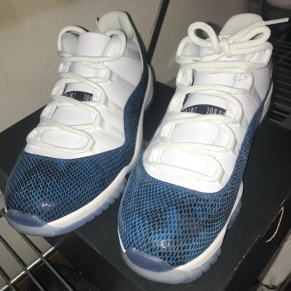 Jordan 11 Low Snakeskin